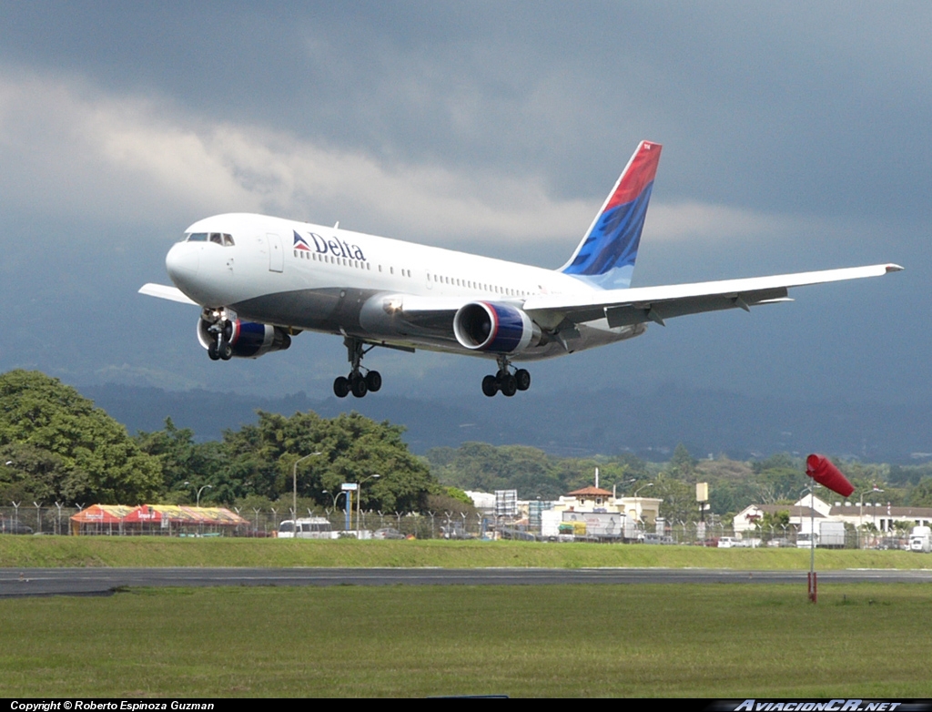 N114DL - Boeing 767-232 - Delta Air Lines