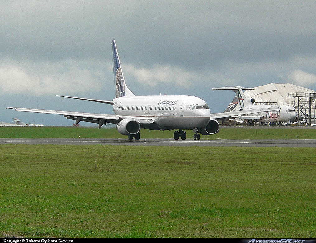 N26210 - Boeing 737-824 - United (Continental Airlines)