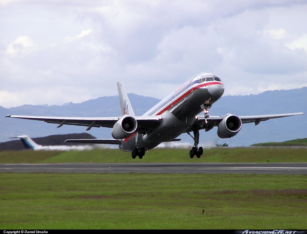N680AN - Boeing 757-223 - American Airlines