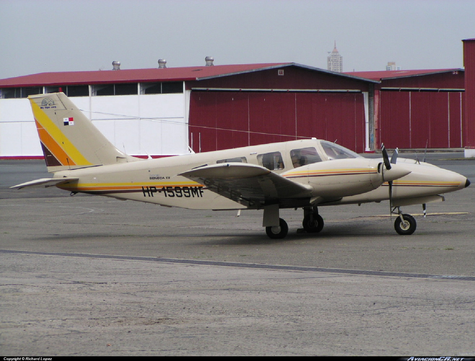 HP-1599MF - Piper PA-34 - Privado