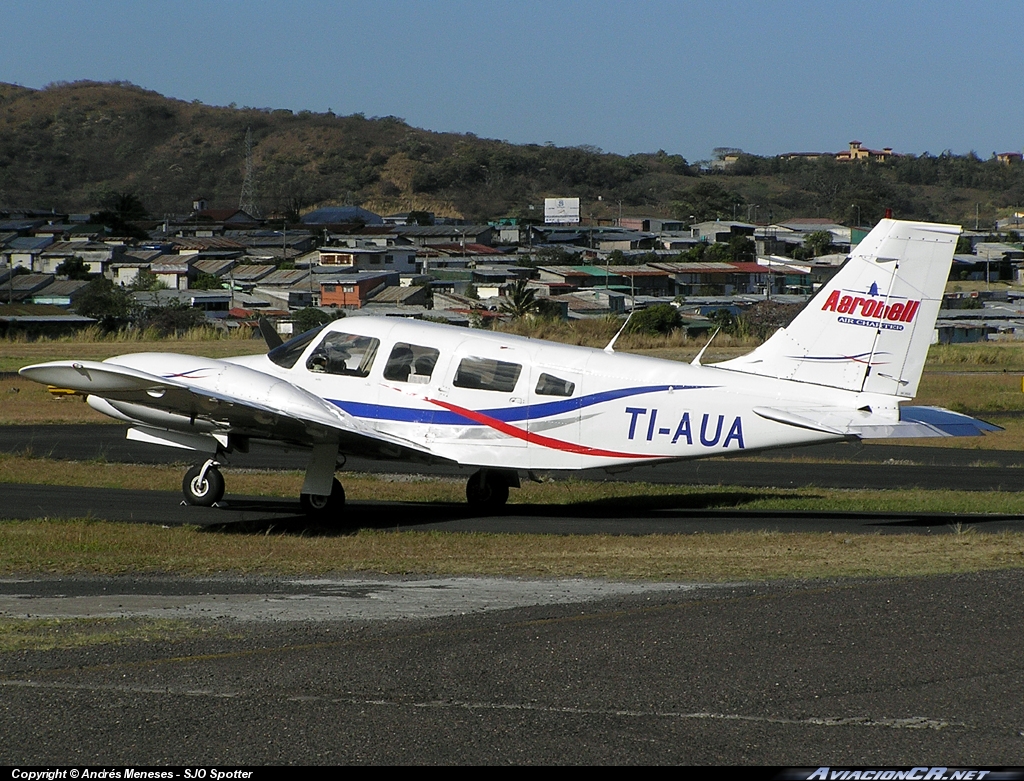 TI-AUA - Piper PA-34-200T Seneca II - Aerobell