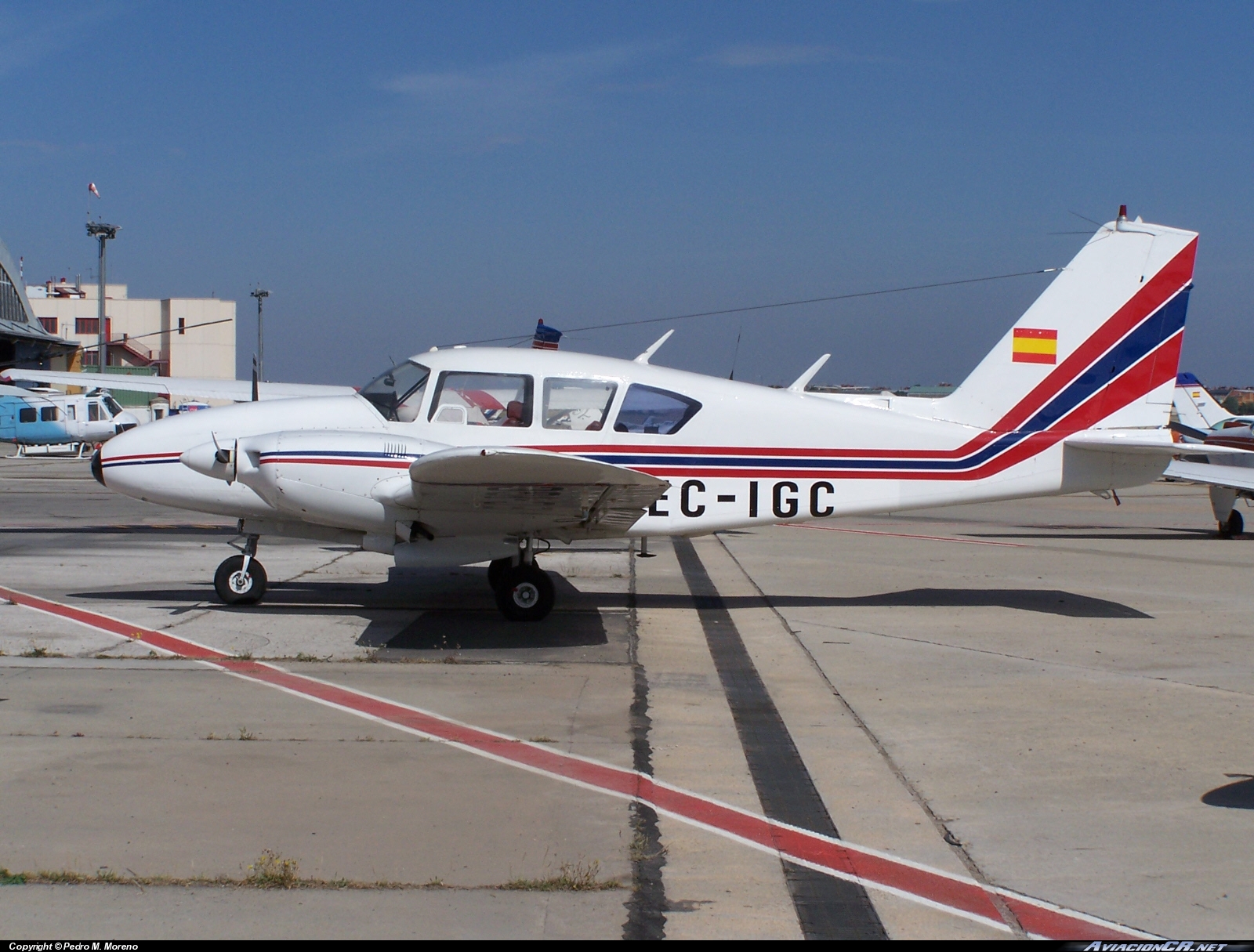 EC-IGC - Piper Aztec PA-23-250 - Privado