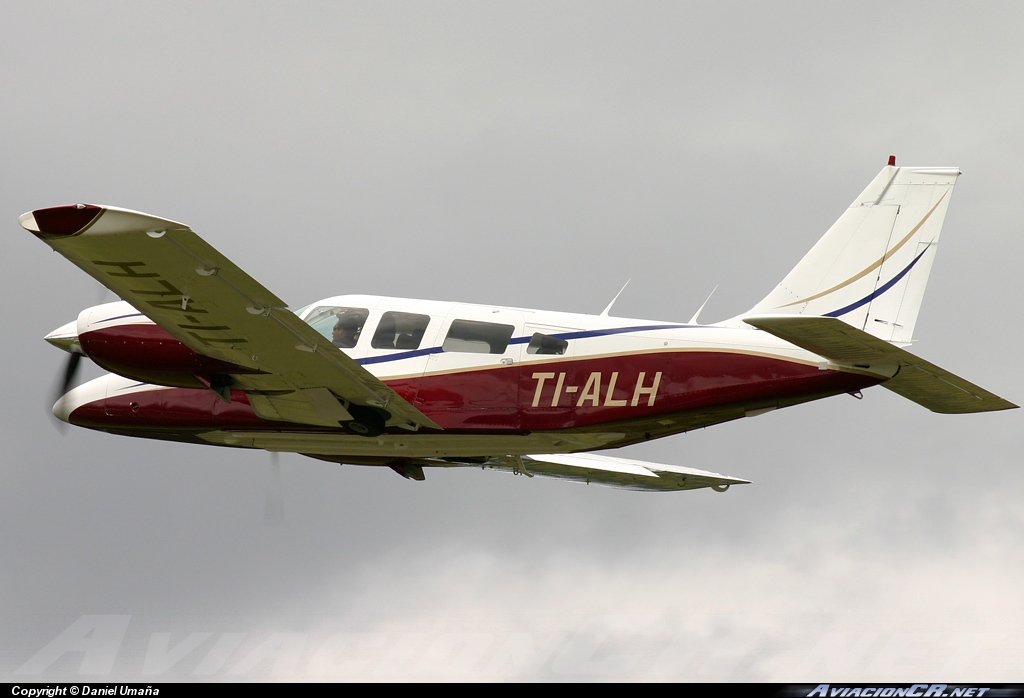 TI-ALH - Piper PA-34-200T Seneca II - ECDEA - Escuela Costarricense de Aviación