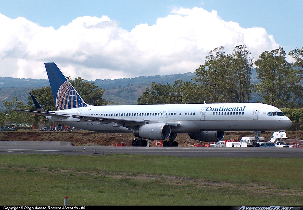 N13113 - Boeing 757-224 - Continental Airlines