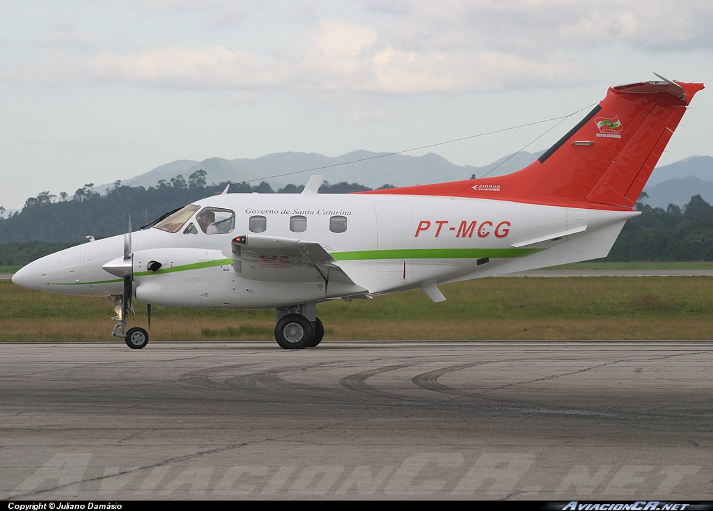 PT-MCG - Embraer 121 Xingú II - Santa Catarina State