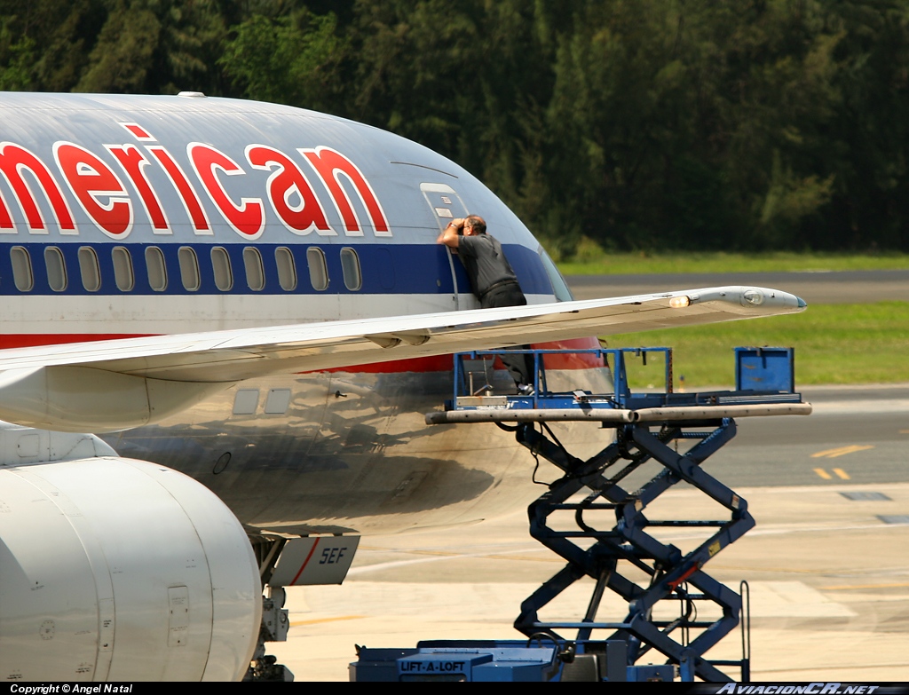 N647AN - Boeing 757-223 - American Airlines