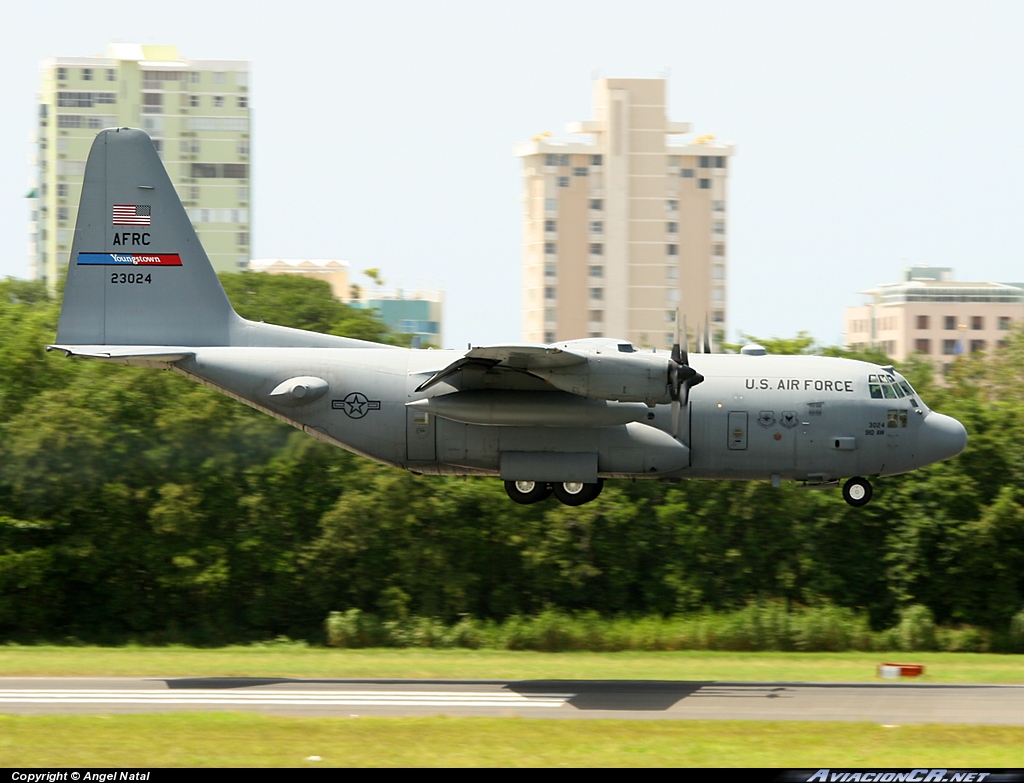 92-3024 - Lockheed C-130 Hercules - USA-National Guard