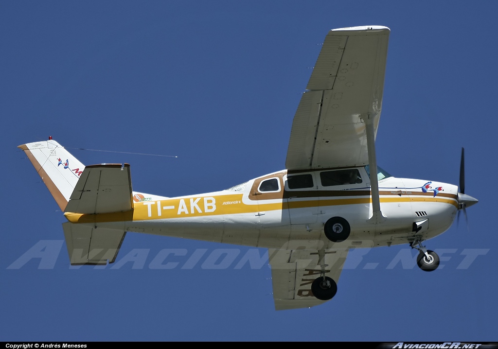 TI-AKB - Cessna U206F Stationair - Privado