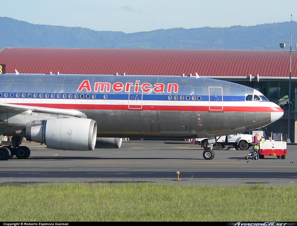 N8067A - Airbus A300B4-605R - American Airlines