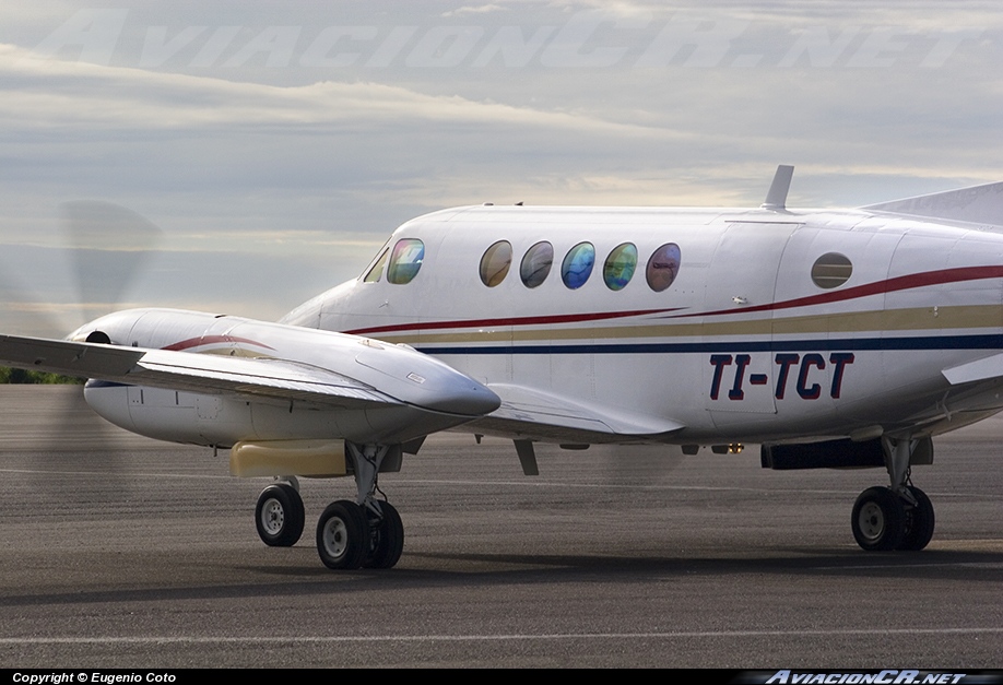 TI-TCT - Beechcraft Super King Air B200 - Privado (Teletica)