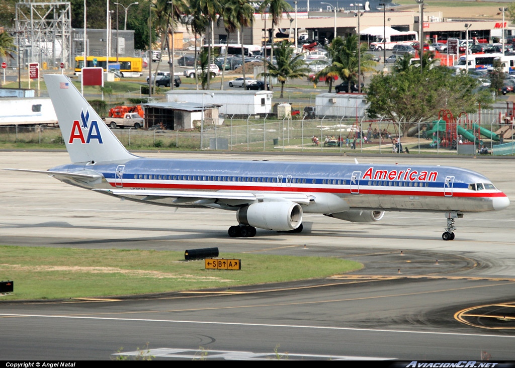 N686AA - Boeing 757-223 - American Airlines