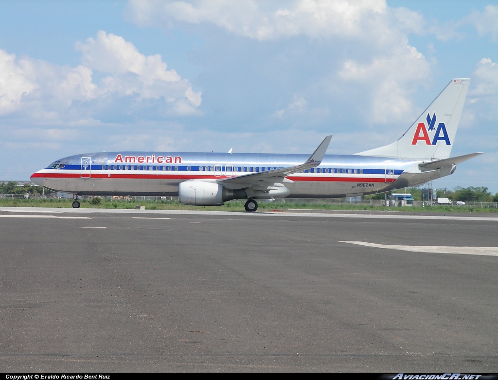 N962AN - Boeing 737-800 - American Airlines