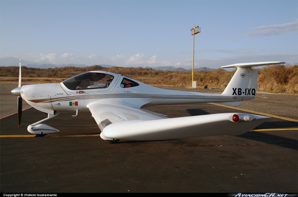 XB-IXQ - Diamond - DV20 - Escuela de Aviacion Mexico
