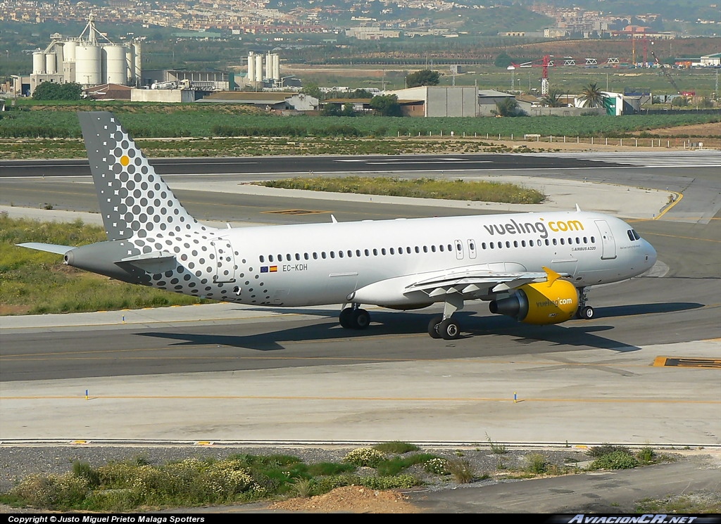EC-KDH - Airbus A320-214 - Vueling