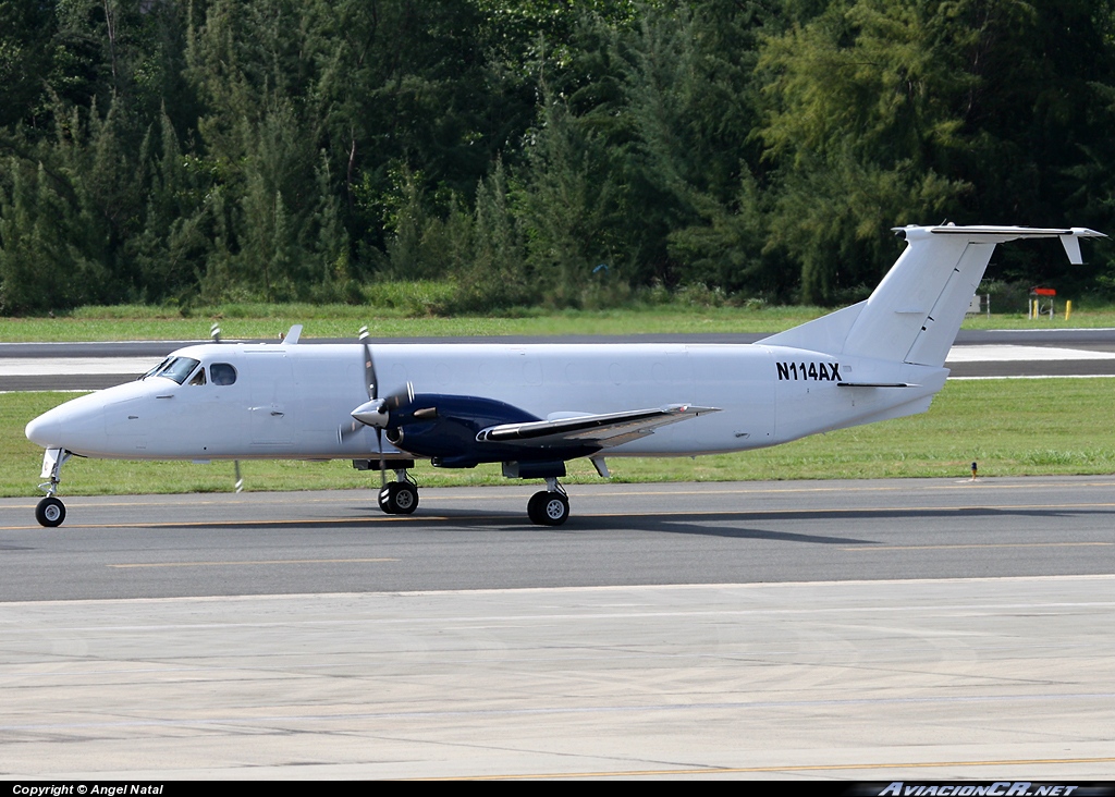N114AX - Beechcraft B1900C - Privado