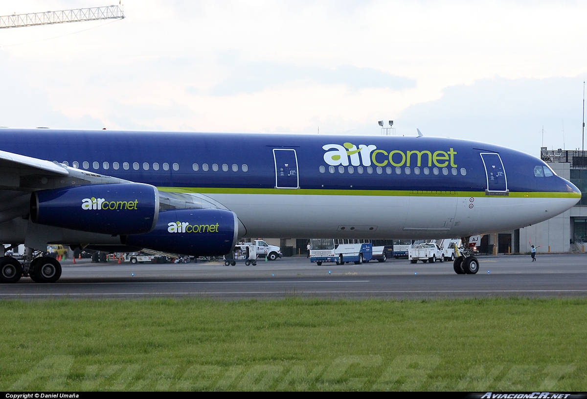 EC-KAJ - Airbus A340-311 - Air Comet
