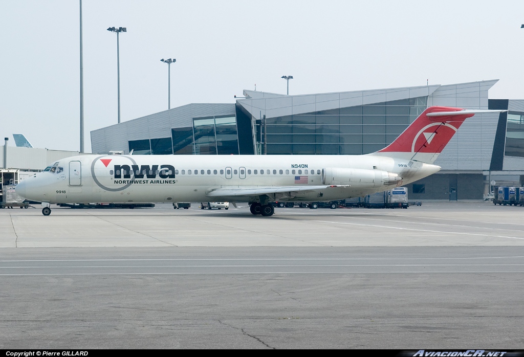 N940N - McDonnell Douglas DC-9-32 - Northwest Airlines