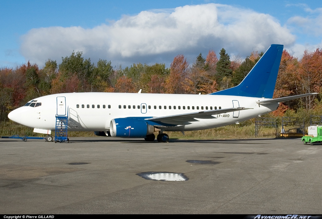 LY-AWD - Boeing 737-522 - Desconocida