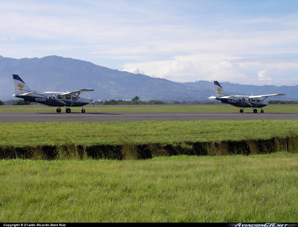 N13AV - Gippsland GA-8 Airvan - Paradise Air