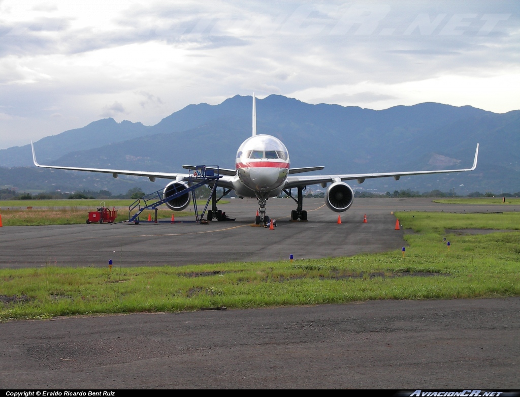 N671AA - Boeing 757-223 - American Airlines