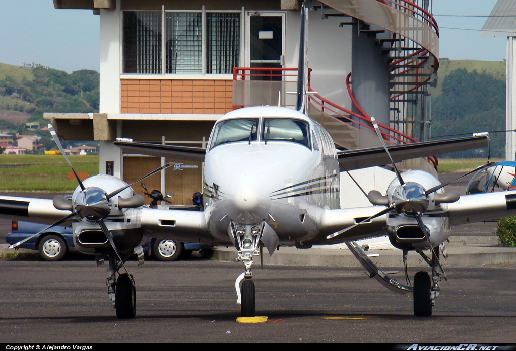  - Beechcraft C90 King Air - Privado