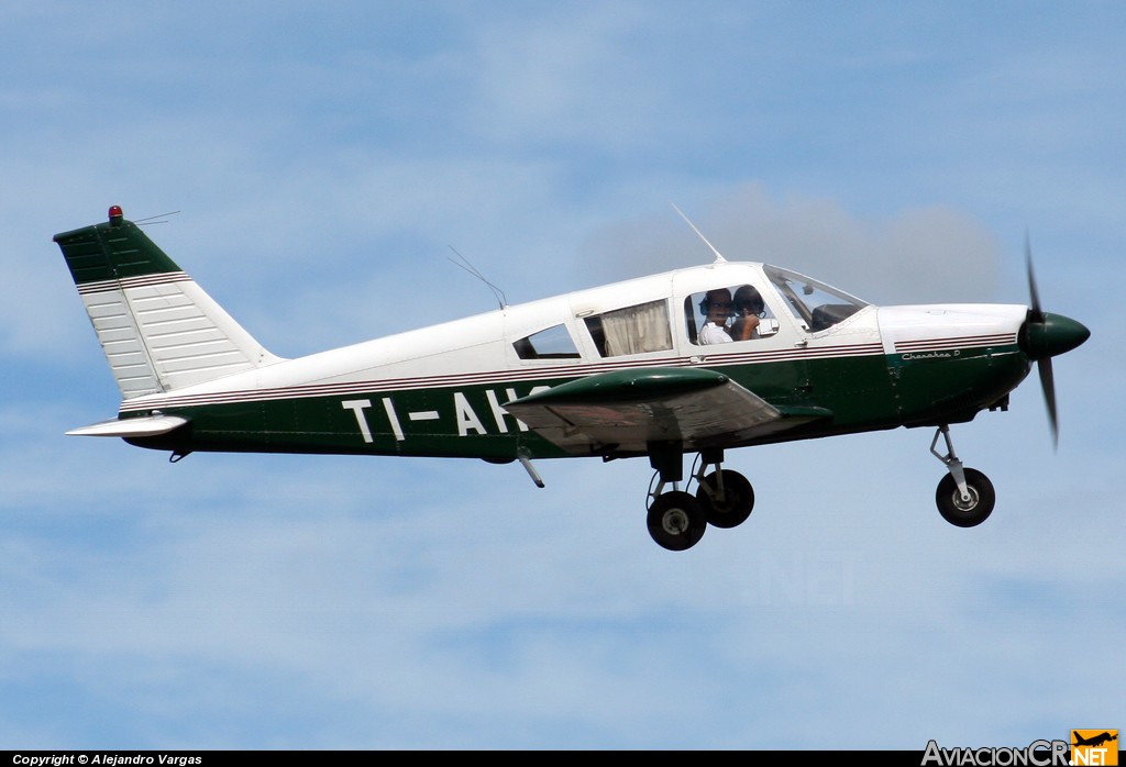 TI-AHQ - Piper PA-28-180 Cherokee D - Aerotica Escuela de Aviación