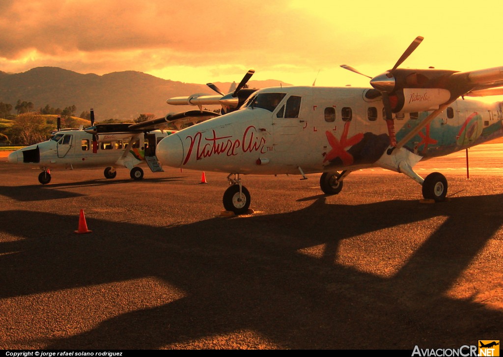 TI-AZV - De Havilland Canada DHC-6-300 Twin Otter/VistaLiner - Nature Air