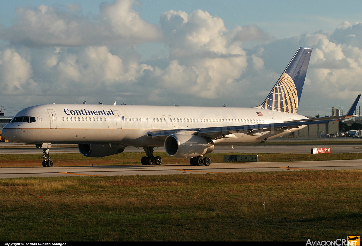 N48127 - Boeing 757-224 - Continental Airlines