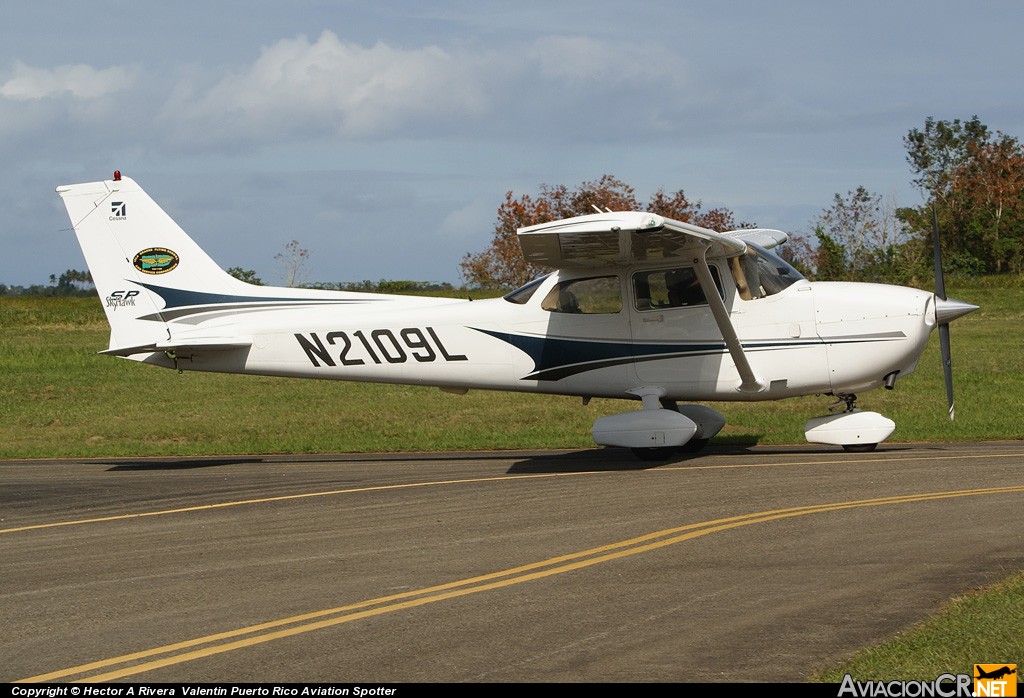 N2109L - Cessna 172 Skyhawk / T41 (Genérico) - Isla Grande Flying School
