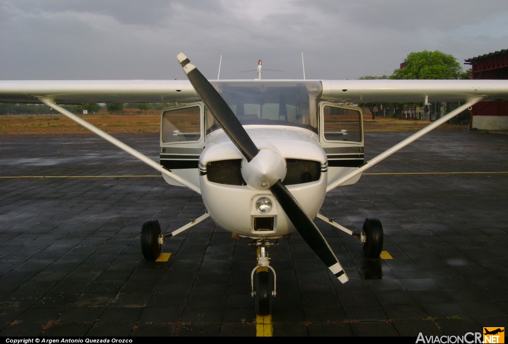 YN-DED - Cessna 150 - Golden Wings