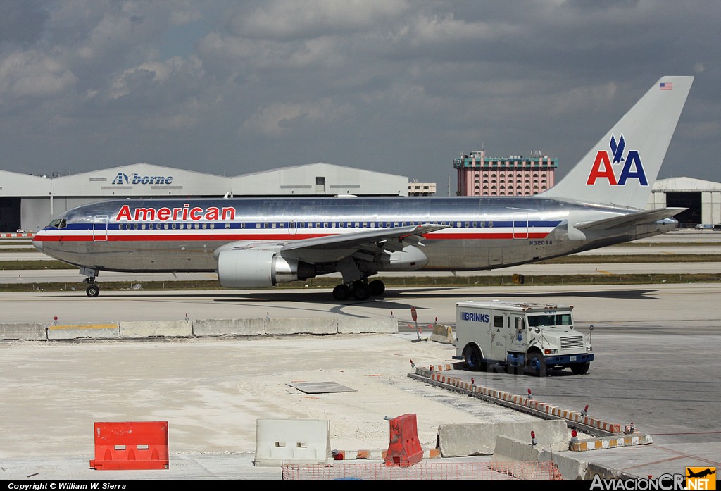 N320AA - Boeing 767-223 - American Airlines