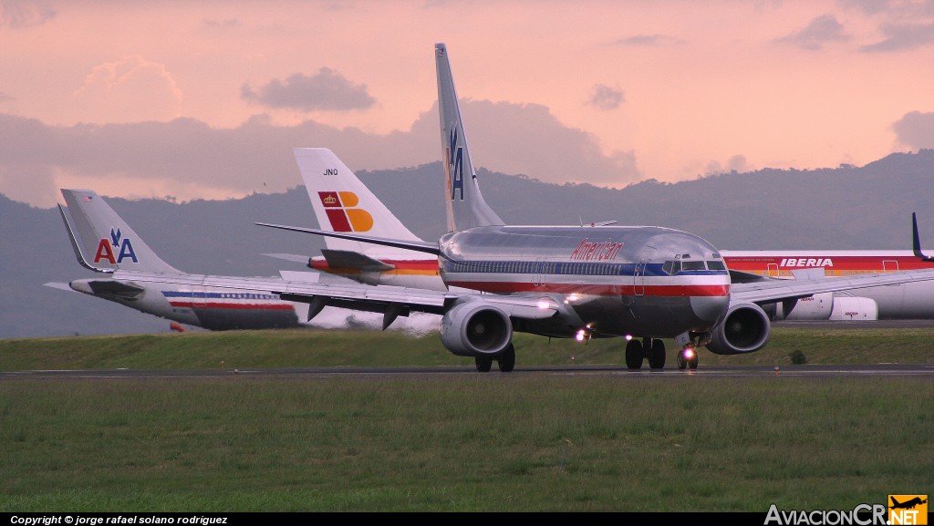 N948AN - Boeing 737-823 - American Airlines