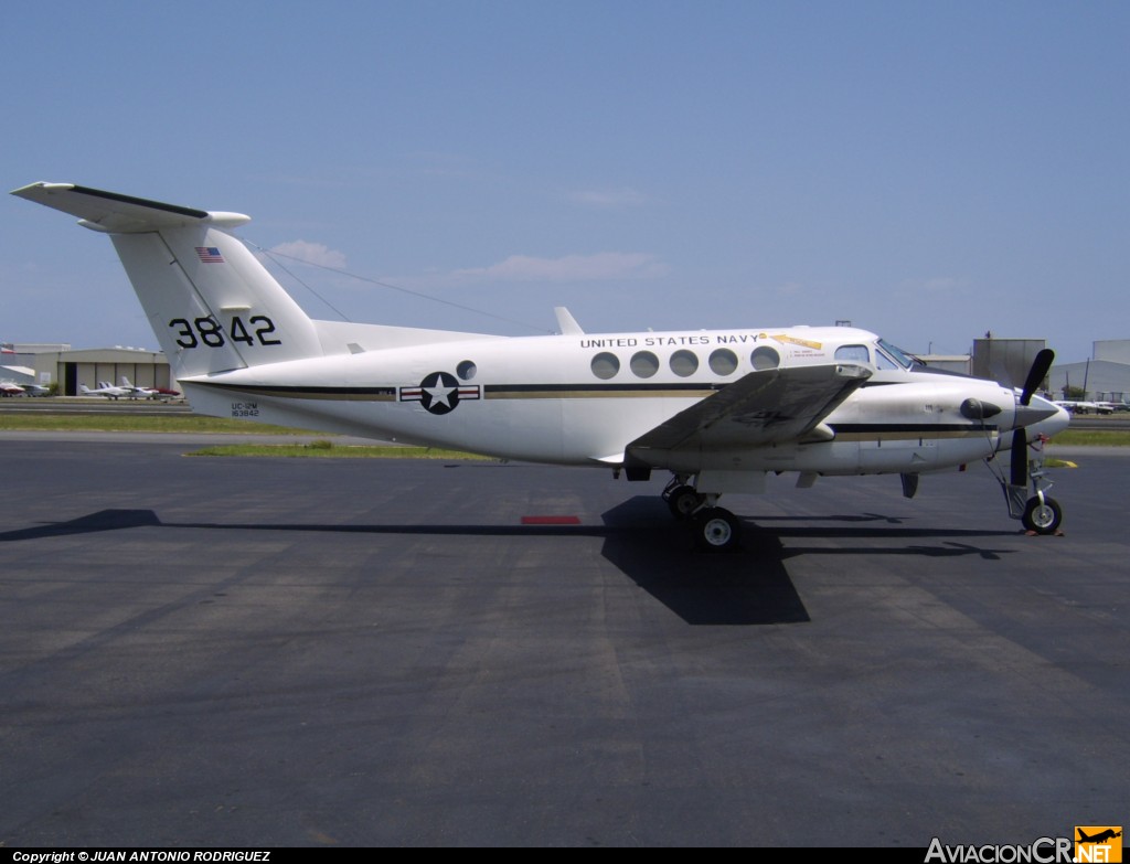 163842 - Beech UC-12M Huron (Super King Air B200C) - US NAVY
