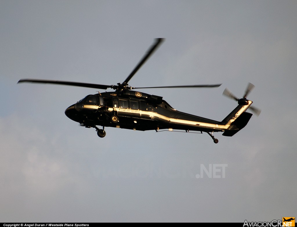 23423 - Sikorsky UH-60A Black Hawk (S-70A) - USA - Customs