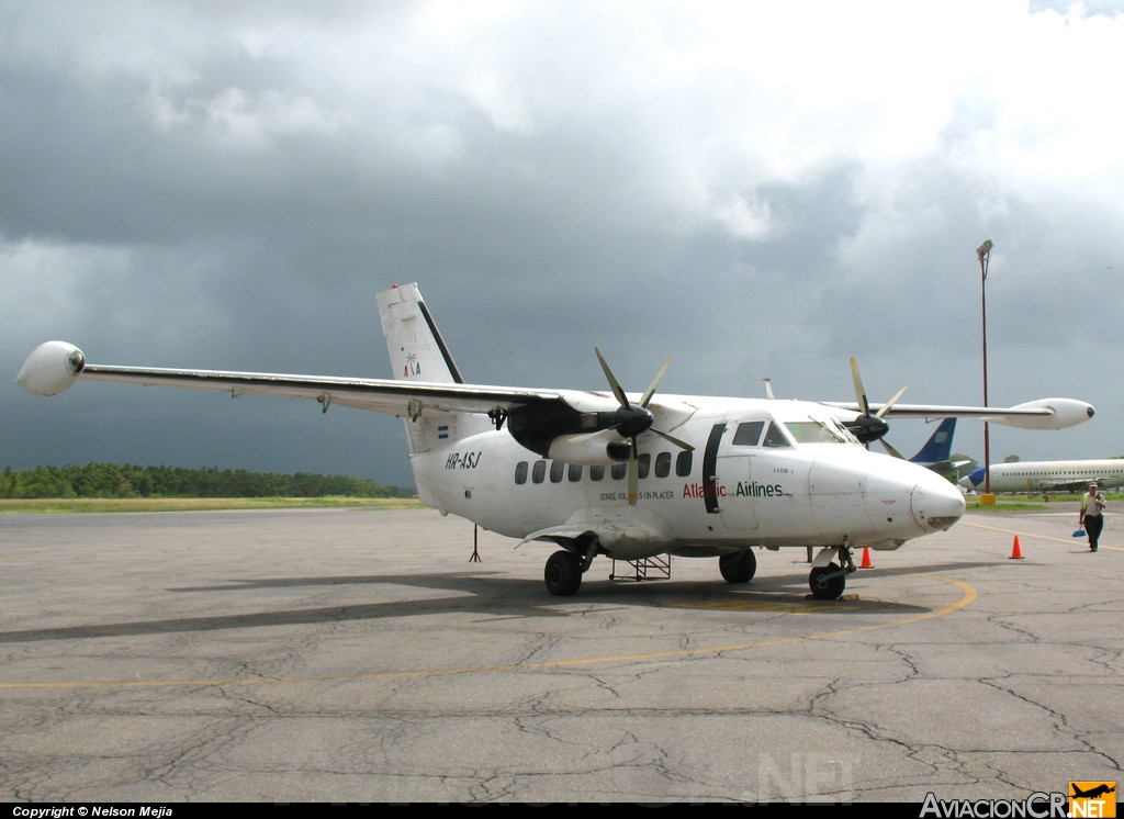 HR-ASJ - Let L-410UVP-E Turbolet - Atlantic Airlines de Honduras.