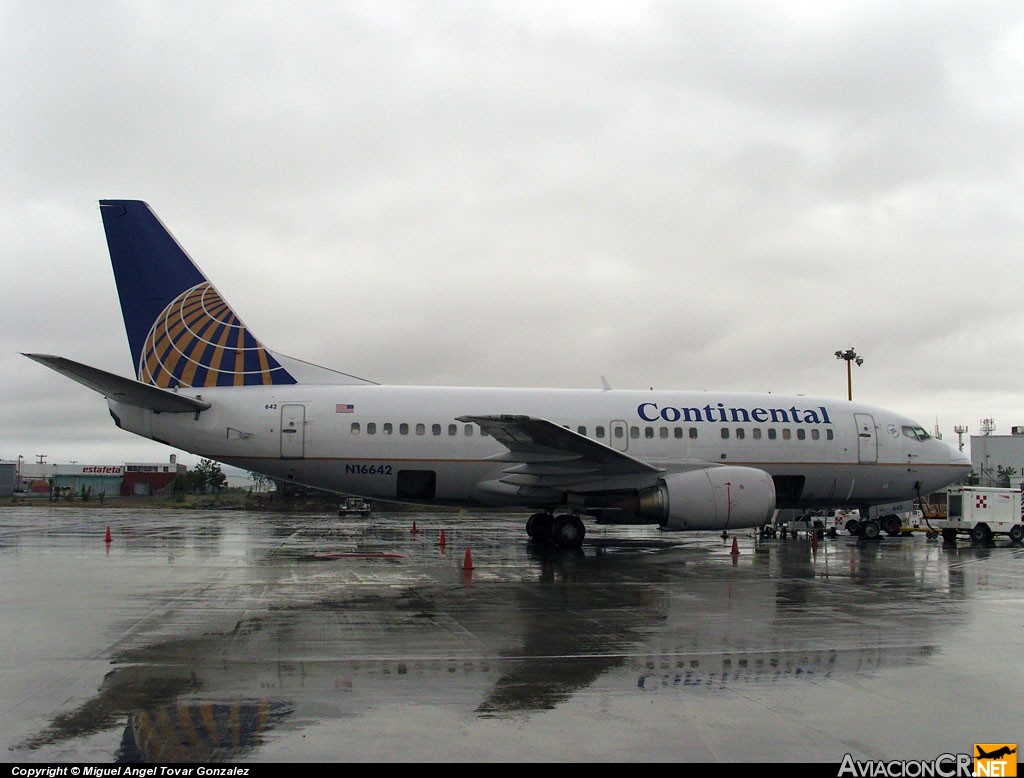 N16642 - Boeing 737-524 - Continental Airlines