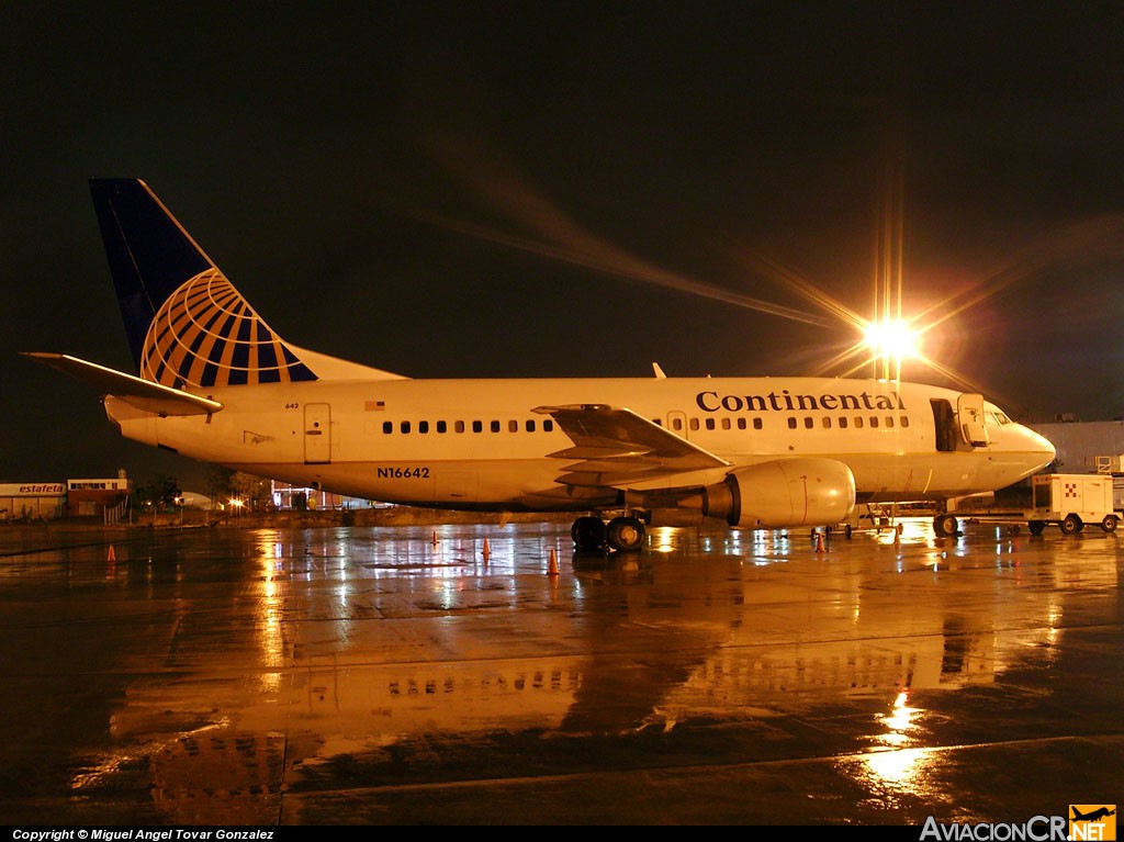 N16642 - Boeing 737-524 - Continental Airlines