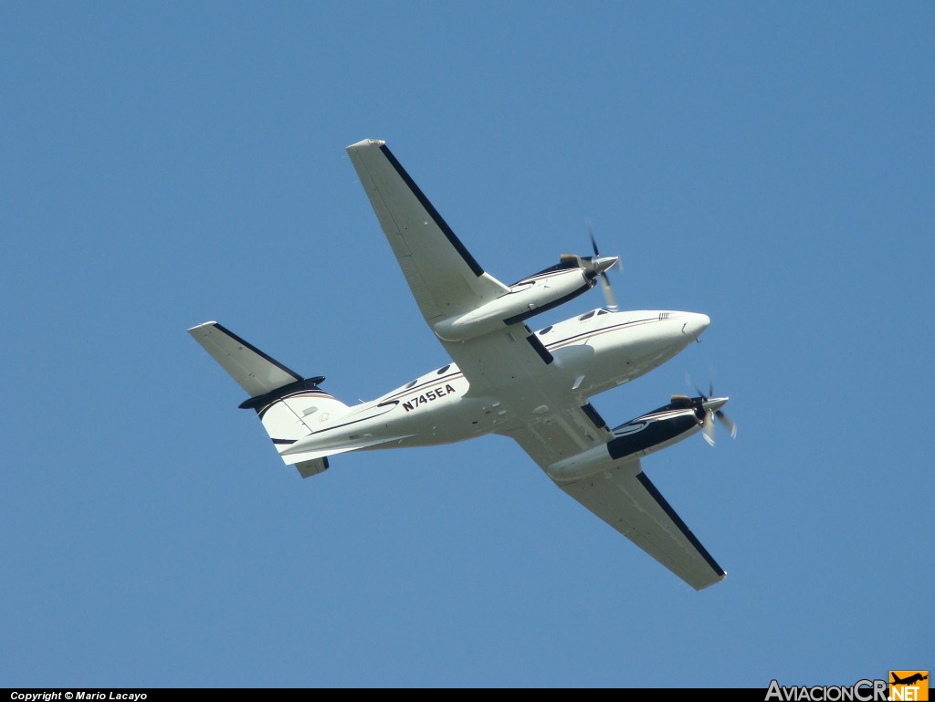 N745EA - Beechcraft Super King Air B200 - Privado