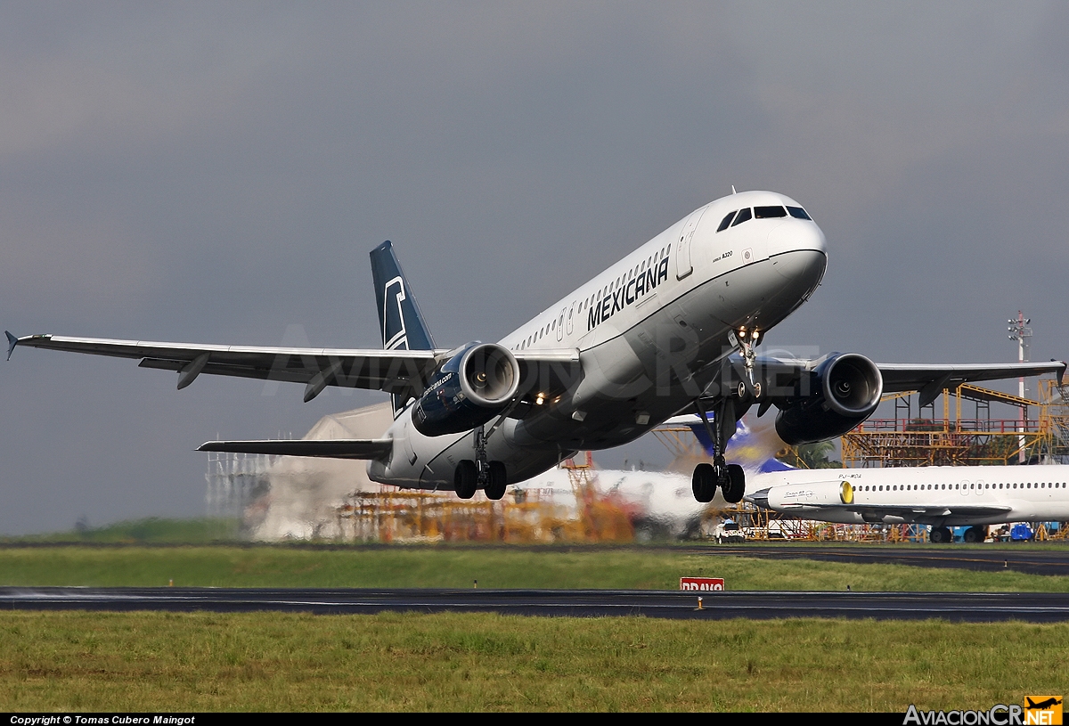 F-OHMI - Airbus A320-231 - Mexicana