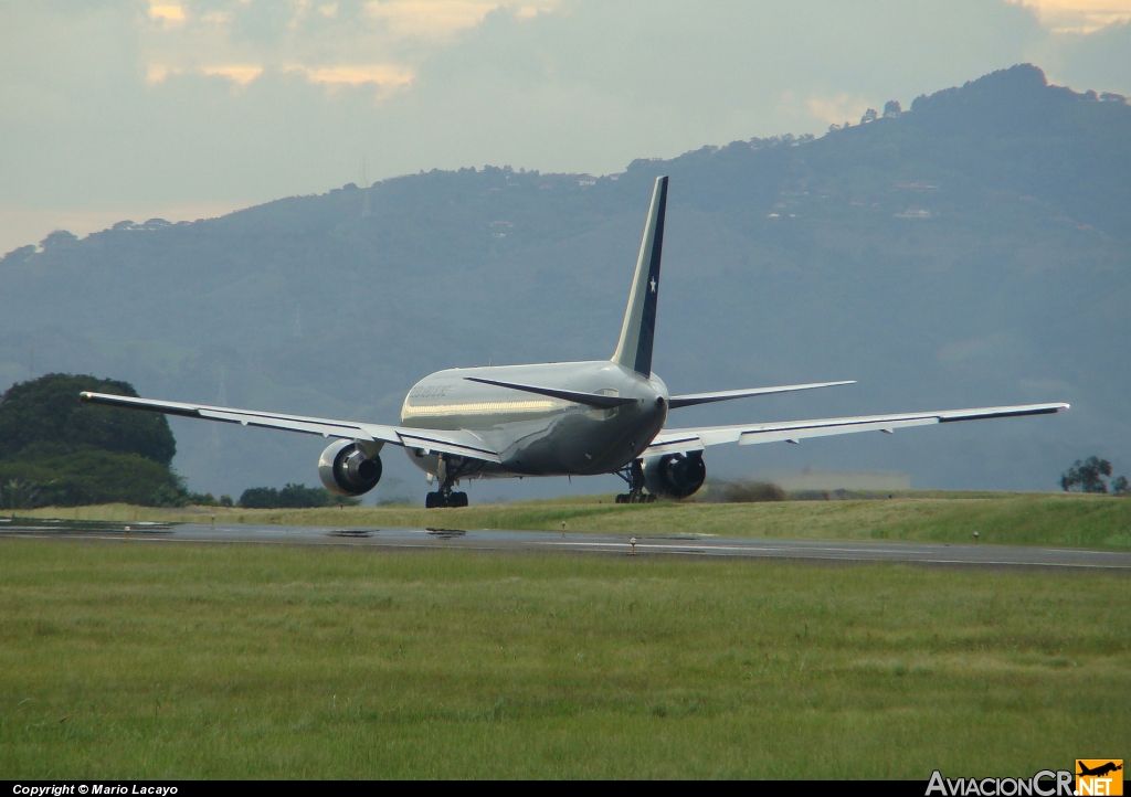 985 - Boeing 767-3Y0/ER - Fuerza Aerea de Chile