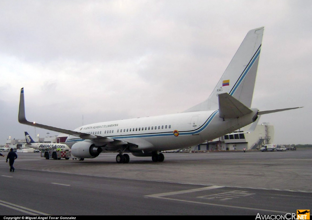 FAC0001 - Boeing 737-74V(BBJ) - Fuerza Aérea Colombiana