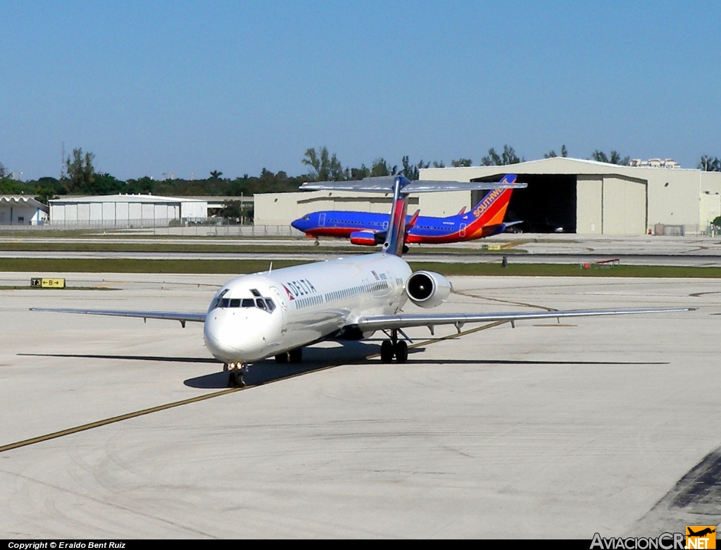 N910DE - McDonnell Douglas MD-88 - Delta Air Lines