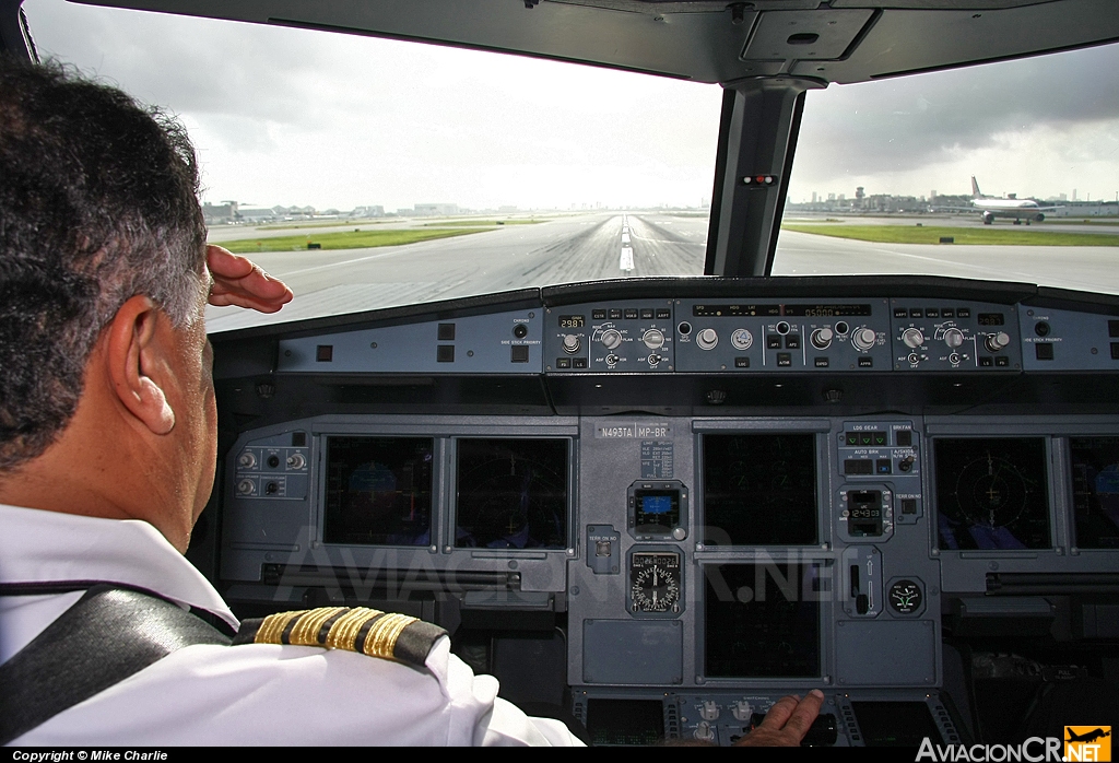  - Airbus A320-233 - TACA