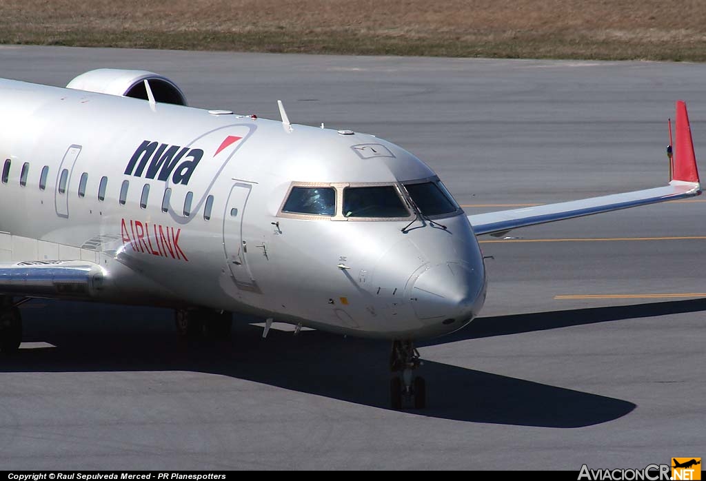 N8886A - Canadair CL-600-2B19 Regional Jet CRJ-440 - NWA Airlink (Pinnacle Airlines)