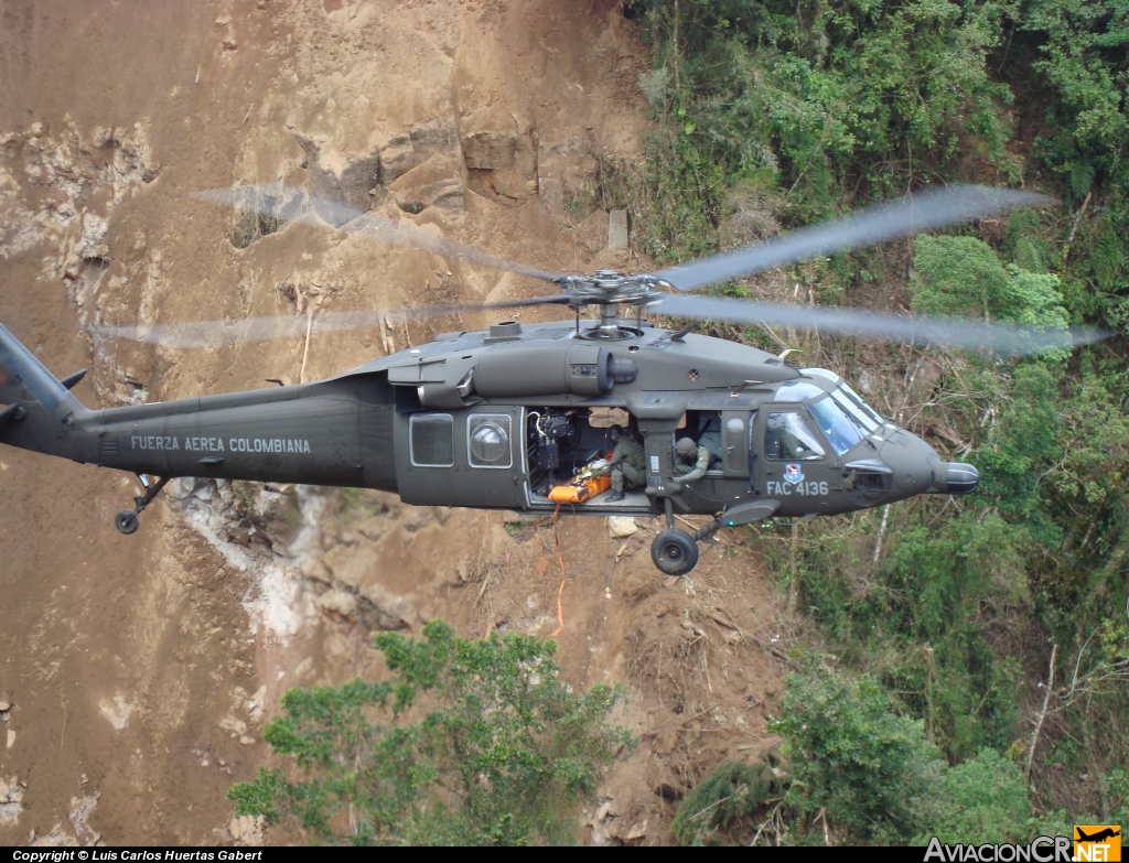 FAC 4136 - Sikorsky JUH-60A Black Hawk (S-70A) - Fuerza Aérea Colombiana