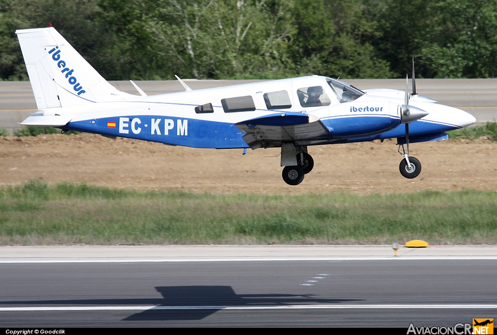 EC-KPM - Piper PA-34-200T Seneca II - Ibertour