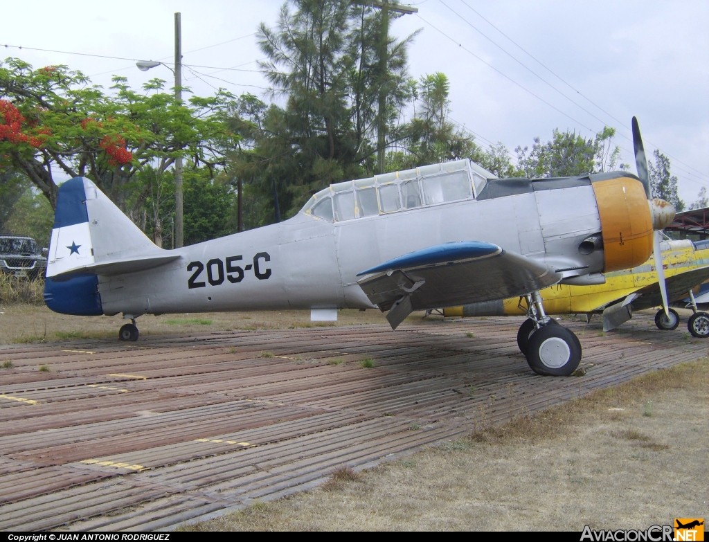 FAH-205 - North American AT-6C - Fuerza Aerea Hondureña