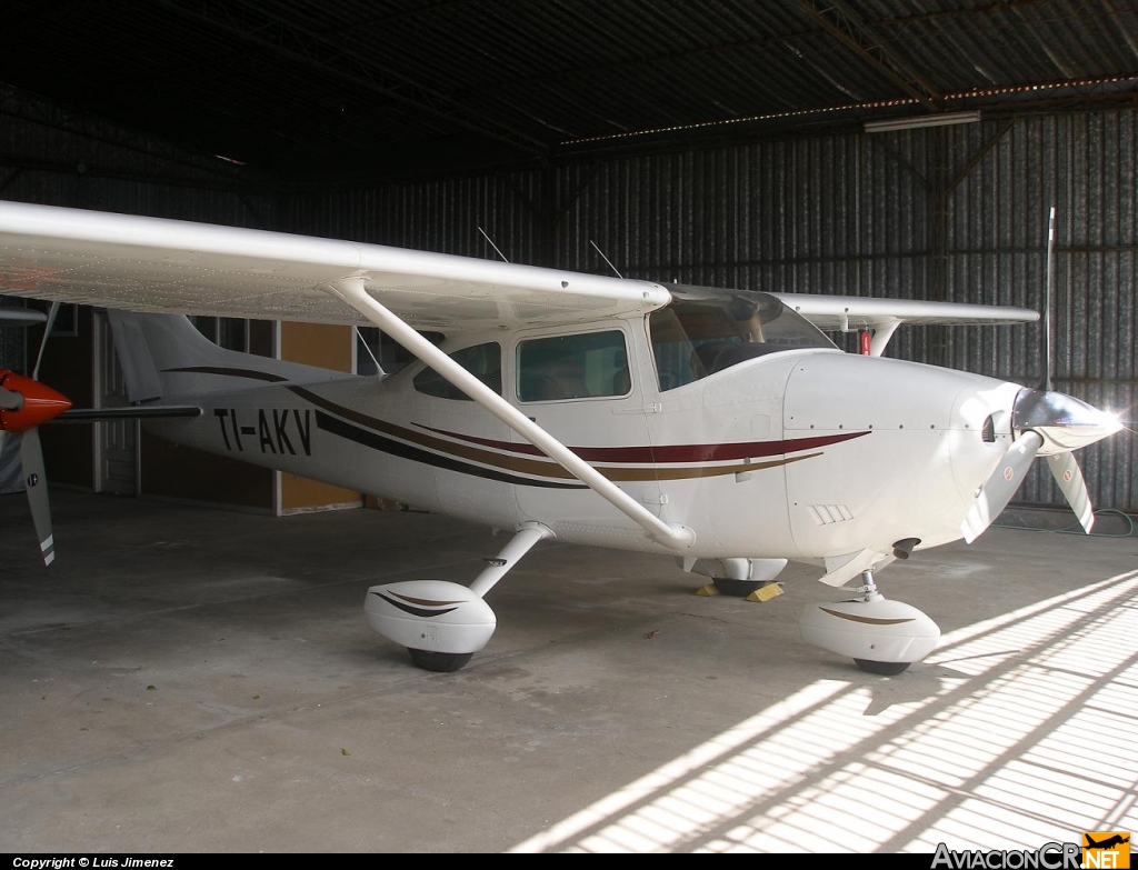 TI-AKV - Cessna 182Q Skylane II - Privado