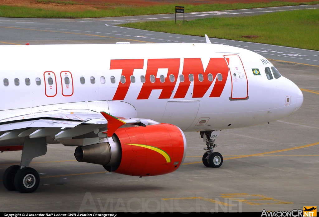 PR-MHM - Airbus A320-214 - TAM