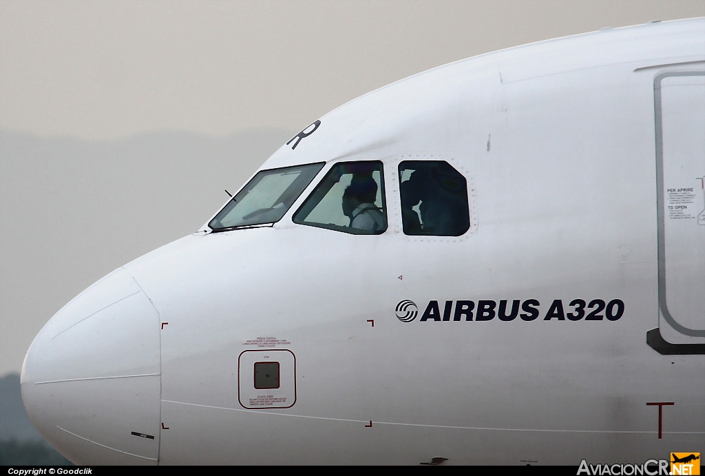 EI-DSR - Airbus A320-216 - Air One